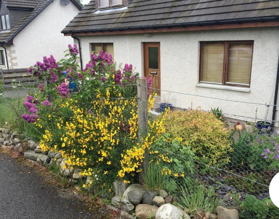 9 Kirk Road Bed and Breakfast Cromdale Exteriör bild